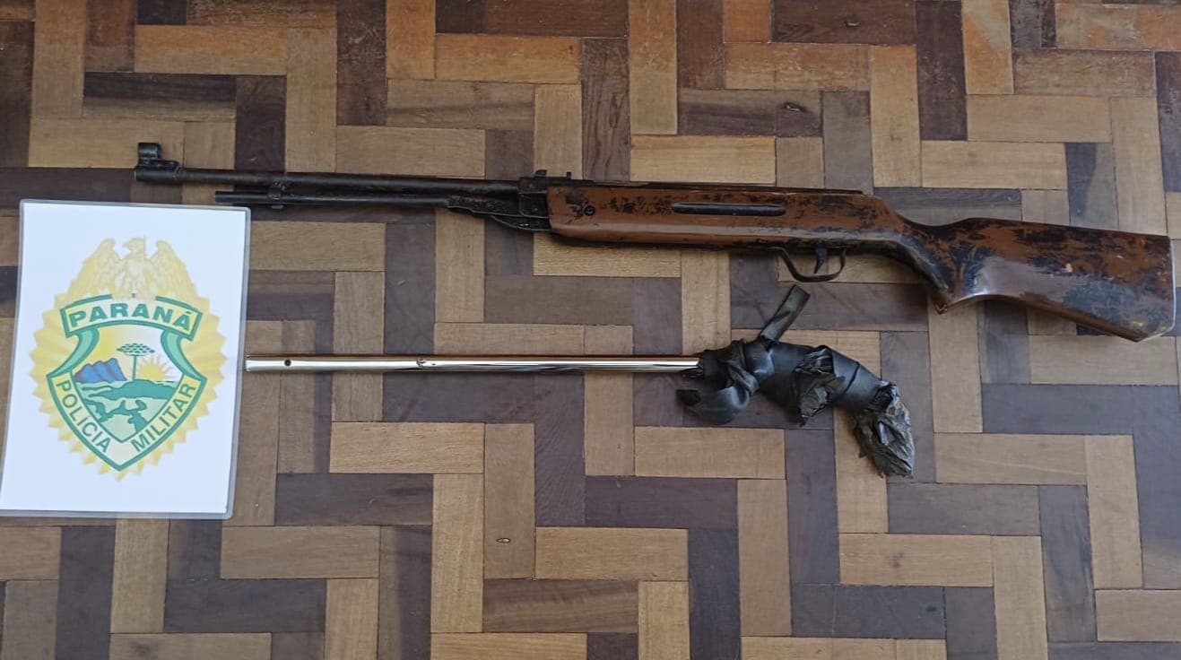 Pai é preso e filho adolescente é apreendido com arma de fogo em Curiúva