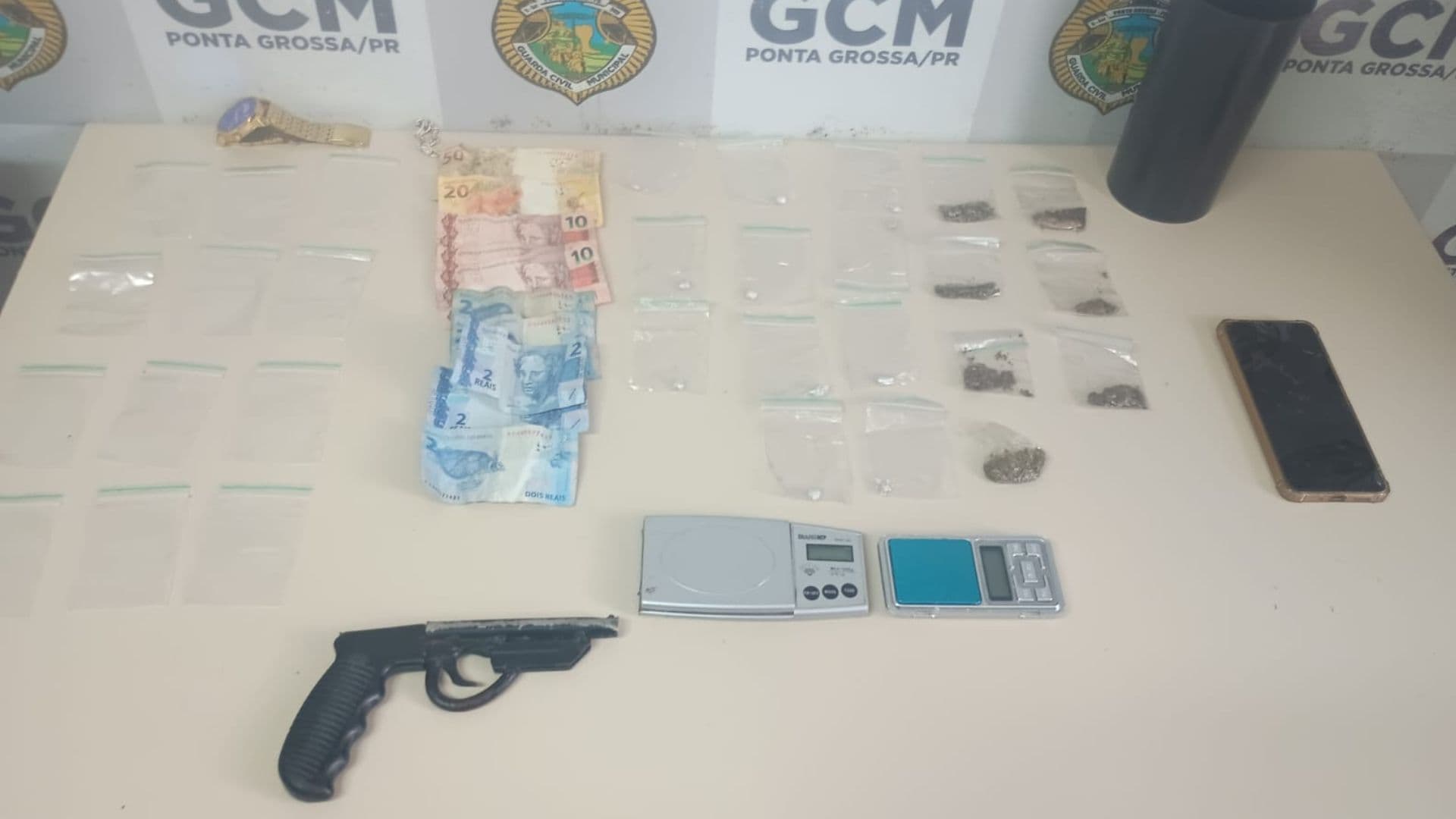 GCM Juliet apreende drogas e faz prisão por tráfico em Ponta Grossa