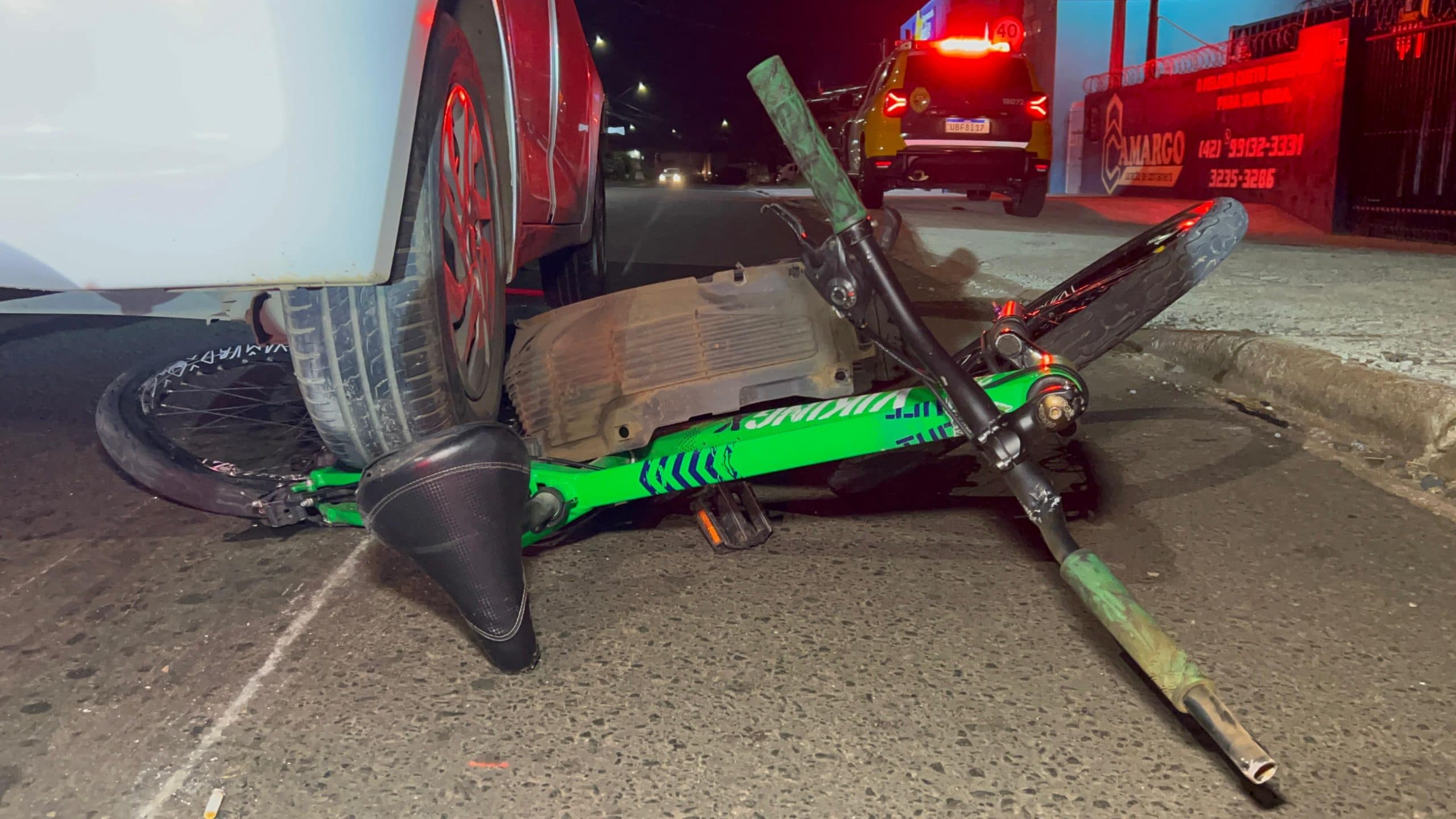 Ciclista fica ferido ao ser atropelado por carro em Ponta Grossa