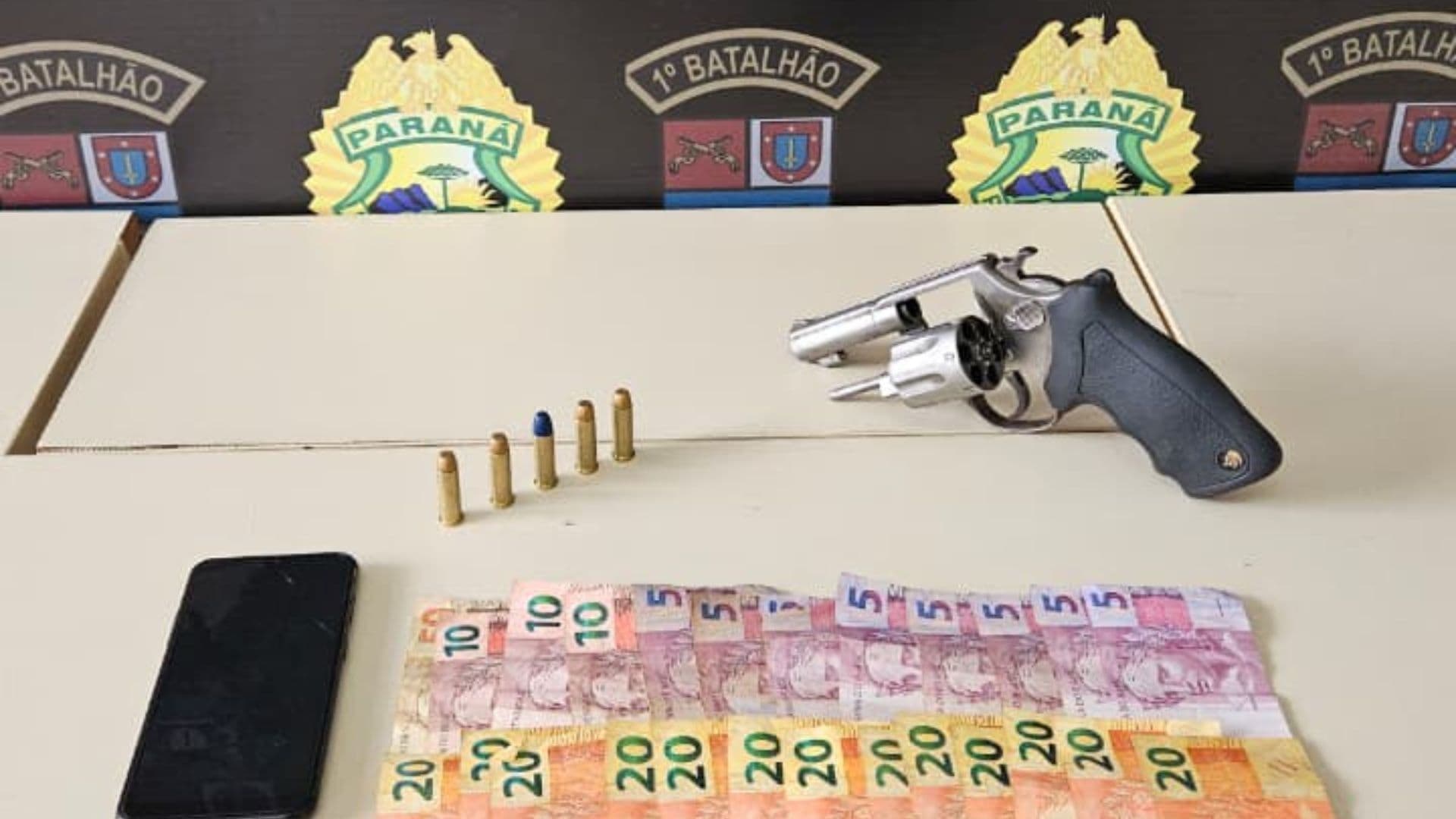 Choque da PM prende suspeito com arma e drogas no bairro Cara-Cara em Ponta Grossa