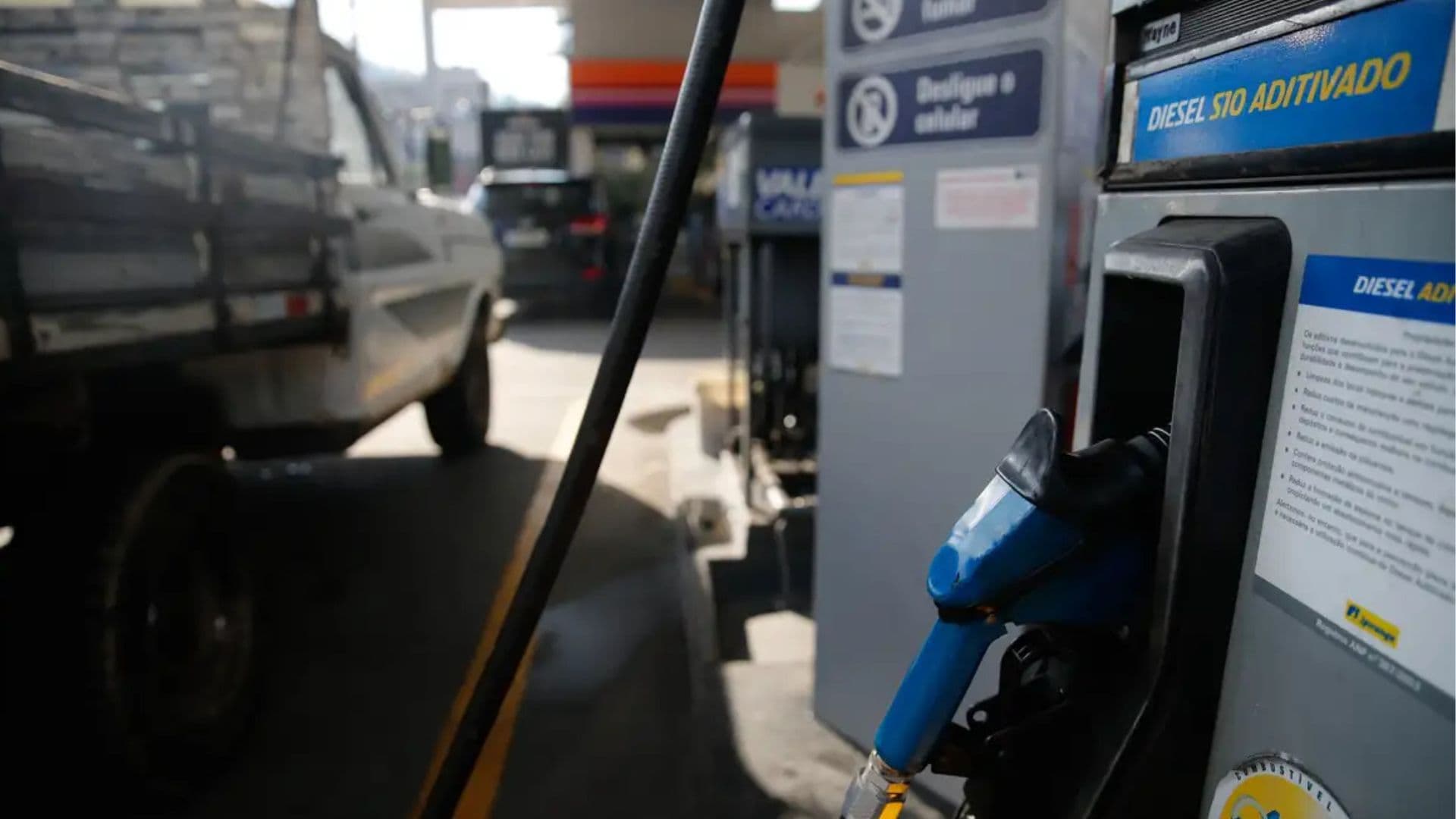 Governo prepara medidas alternativas para conter alta do diesel