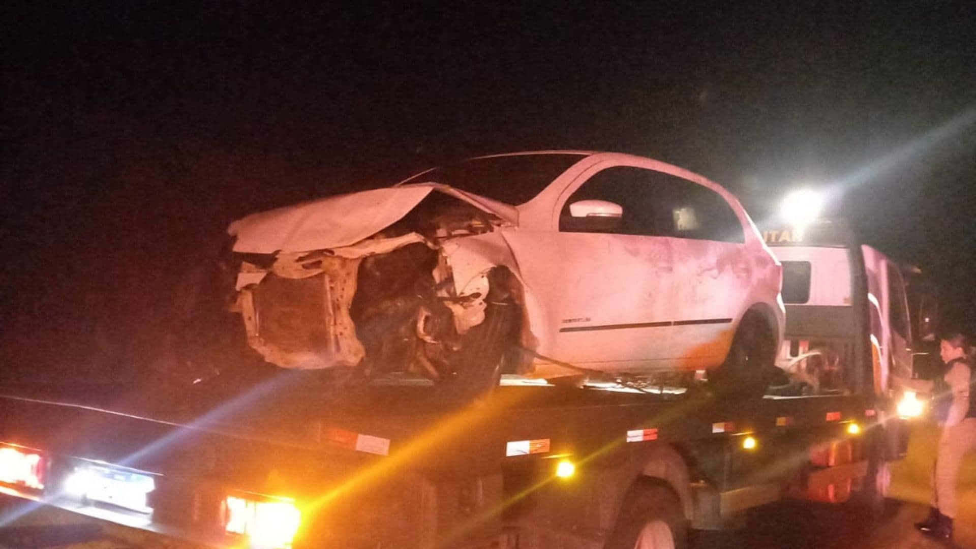 Carro sai da pista e motorista fica ferido na PR-438 em Fernandes Pinheiro