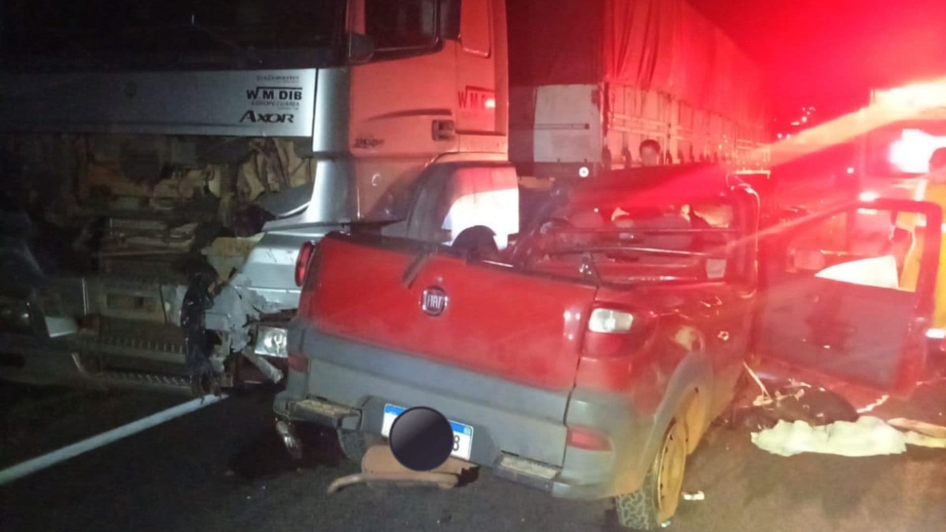 Acidente na PR-092 em Arapoti deixa dois mortos e vários feridos na noite de sábado