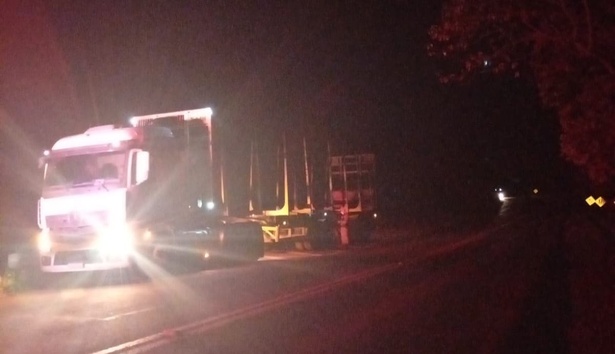 Ciclista é atingido por caminhão e fica ferido na PR-160 em Imbaú