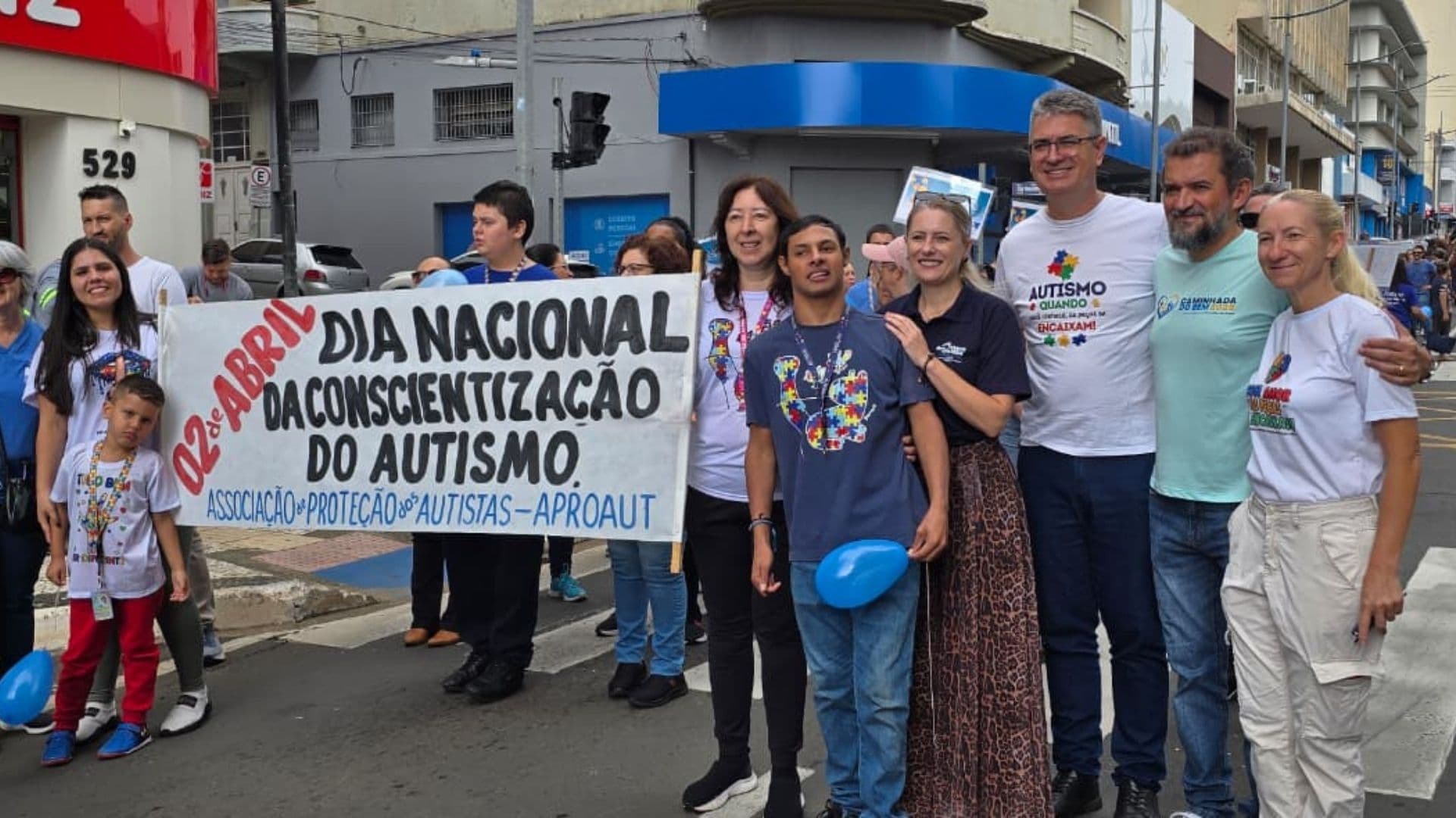 APROAUT realiza passeata em prol da conscientização sobre o autismo em PG
