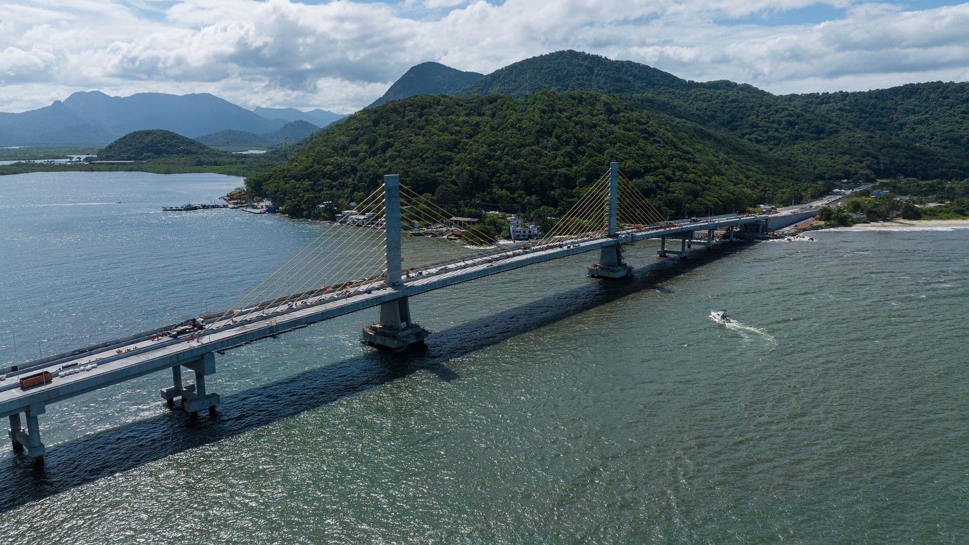 Governador Ratinho Junior anuncia entrega da Ponte de Guaratuba para 29 de abril