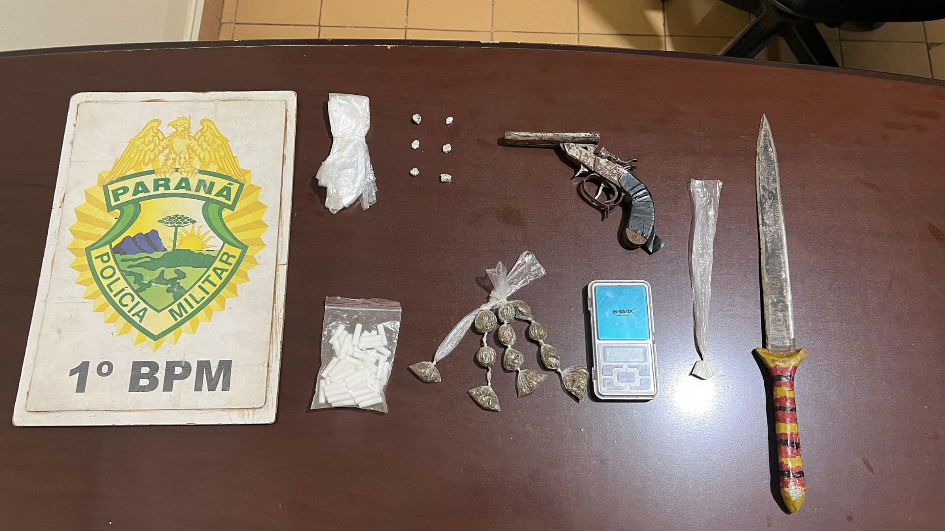 Suspeito morre após apontar arma para a PM durante abordagem em ponto de tráfico