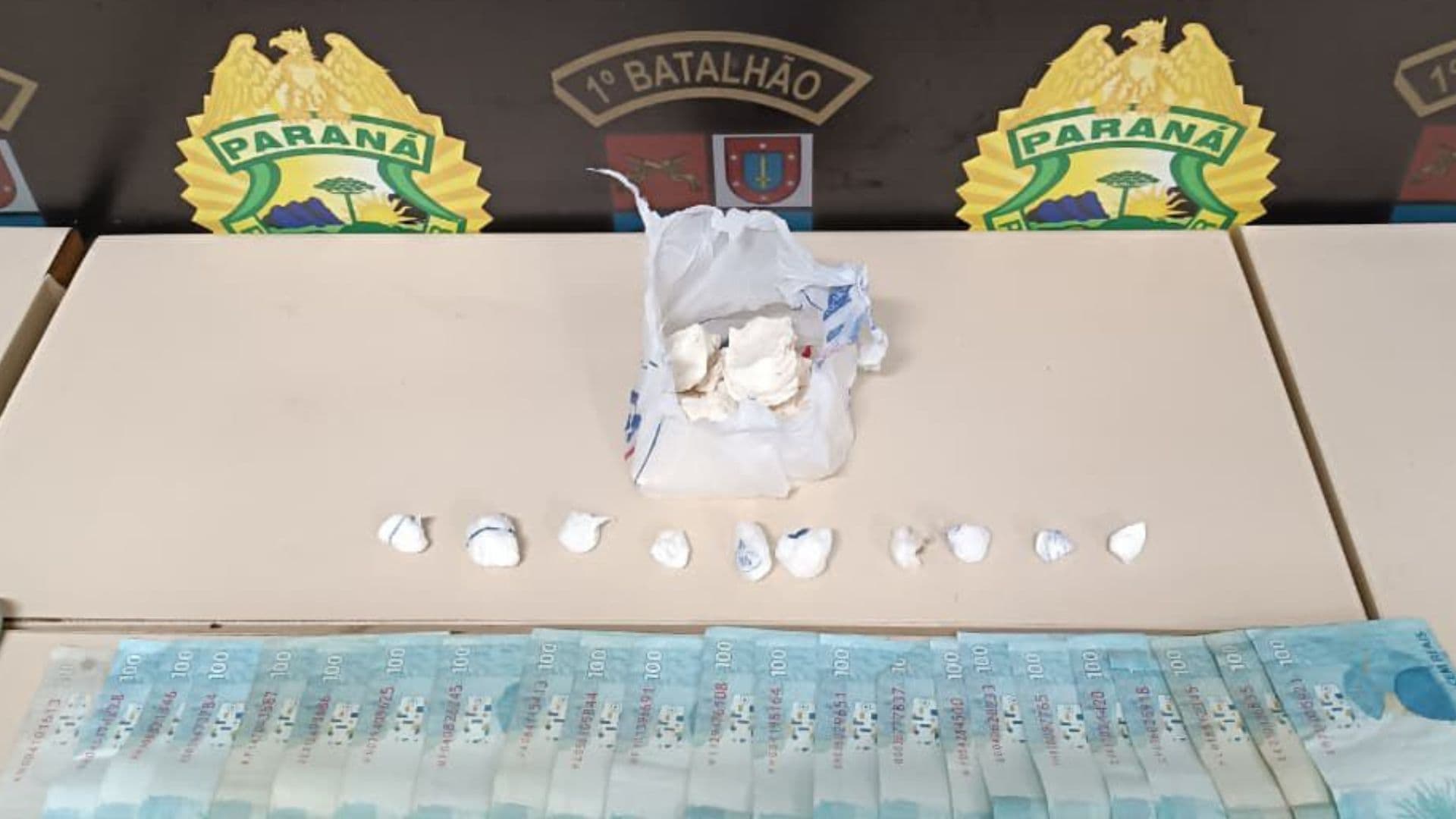 Homem é flagrado com cocaína e dinheiro em Ponta Grossa e acaba detido