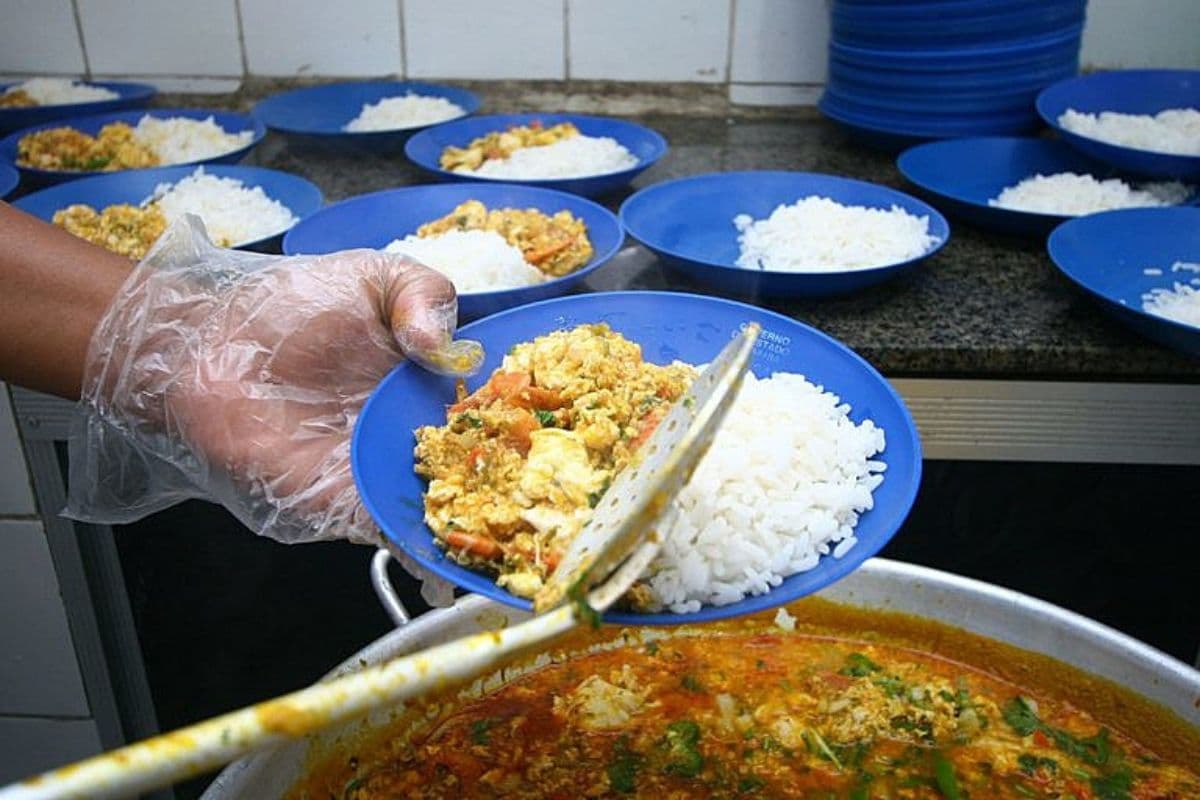 Prefeitura notifica empresa responsável pela alimentação escolar do município