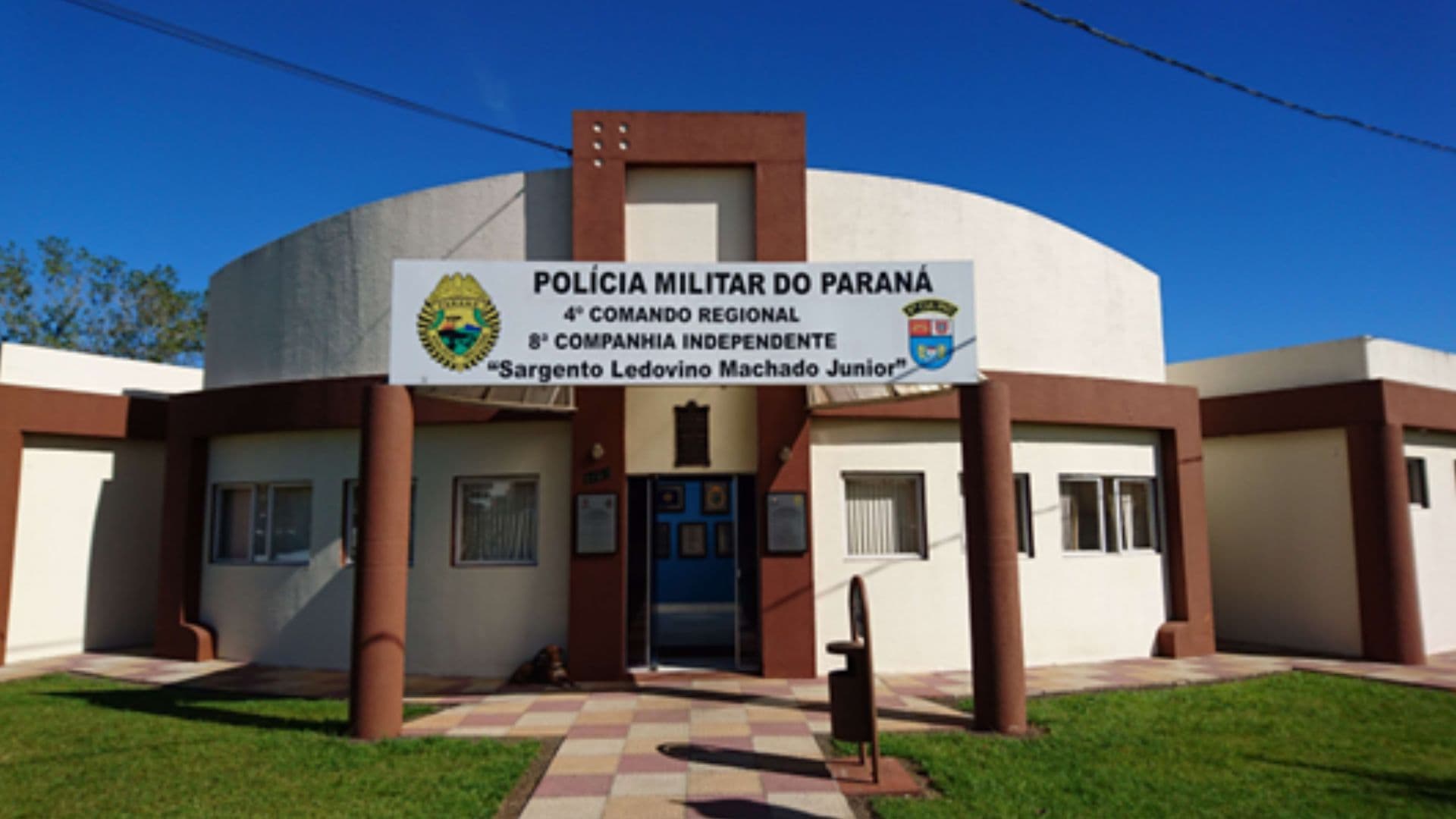 Homem embriagado é preso após agredir companheira e familiar