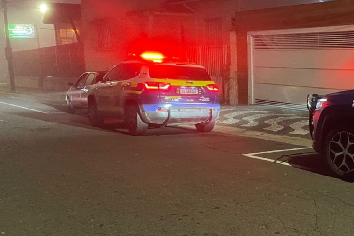 Motorista embriagado avança sinal, dirige na contramão e acaba preso em Ponta Grossa