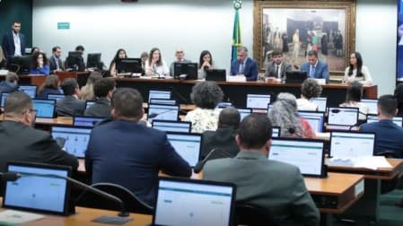 CCJ adia análise de PEC que reduz maioridade penal para 16 anos