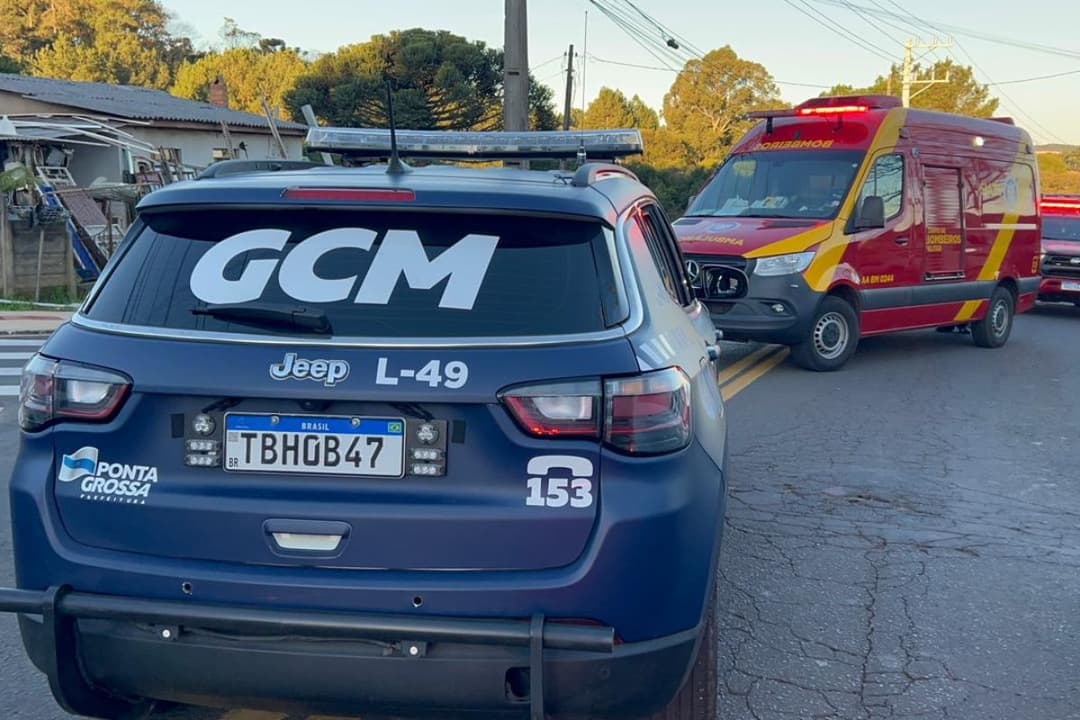 Mulher corre para ver confusão e acaba atropelada por moto em Ponta Grossa