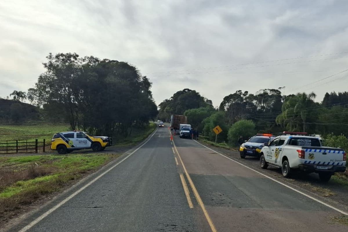 Motociclista morre após bater na traseira de caminhão parado na região dos Campos Gerais