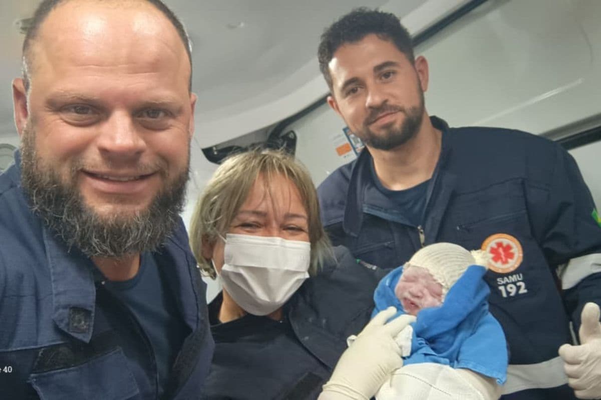 Equipe do Samu realiza parto dentro de viatura em Ponta Grossa