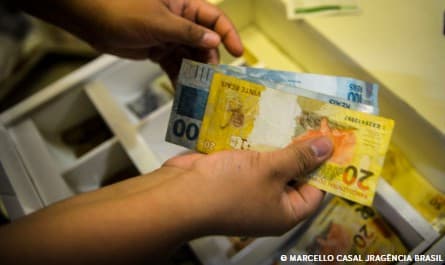 INPC acumula alta de 4,42% em 12 meses e pode impactar reajuste de salários