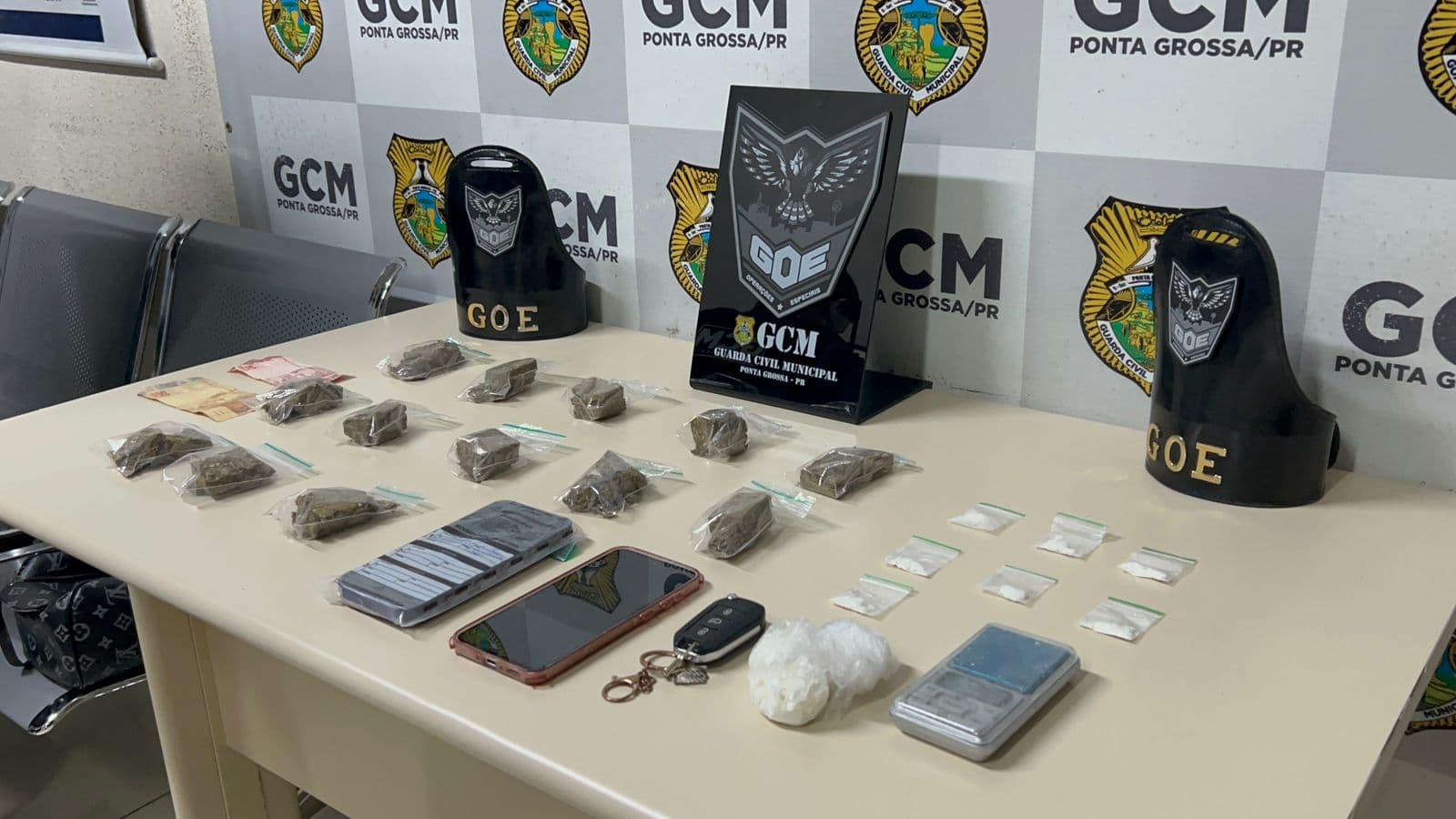 Casal é preso por comercializar drogas na modalidade de delivery em Ponta Grossa