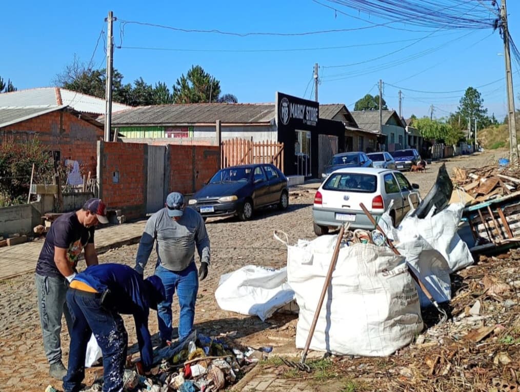 Tibagi intensifica limpeza dos bairros e alerta para descarte irregular de resíduos