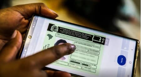 Lula sanciona lei de renovação de CNH gratuita