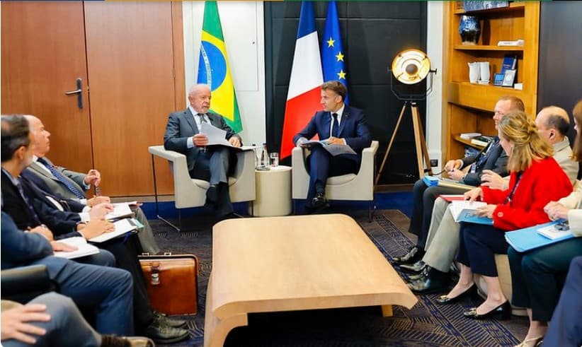 Lula chega à França para participar da Cúpula do G7