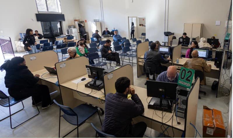 Sem exigir experiência: Ponta Grossa abre seleção com 130 vagas de trabalho