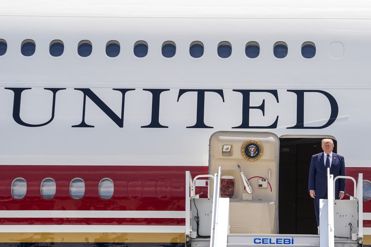 Governo Trump intima jornalistas do NYT por matéria sobre Air Force One