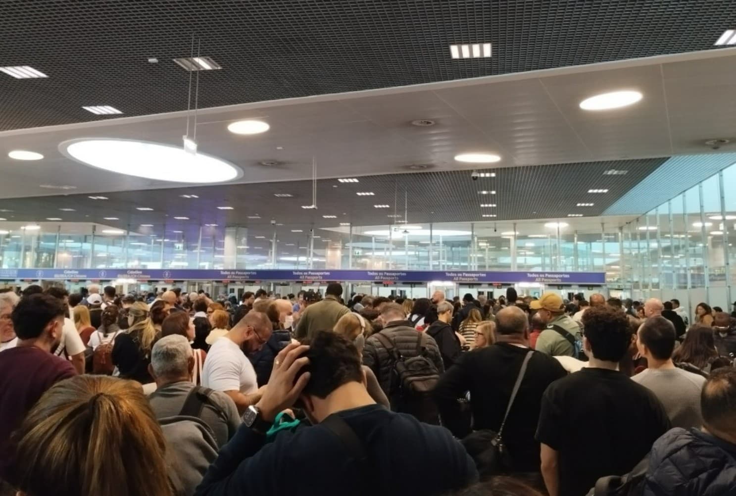 Novo controle de passaportes provoca filas em aeroportos da Europa