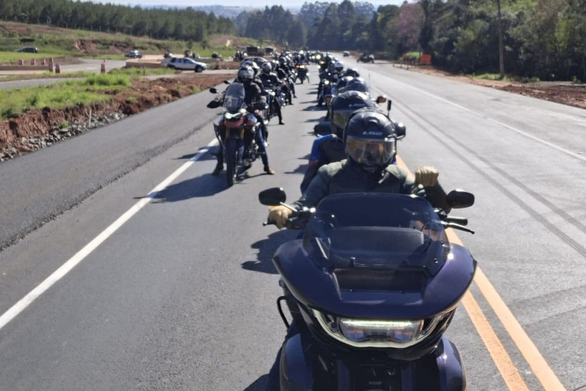 Rota 01 revive trajeto histórico de 1923 e reúne cerca de 60 motos em viagem até Antonina