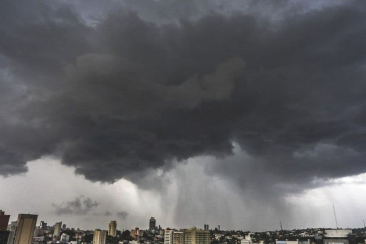 Alerta de tempestade no Paraná: veja regiões com risco de chuva forte e granizo