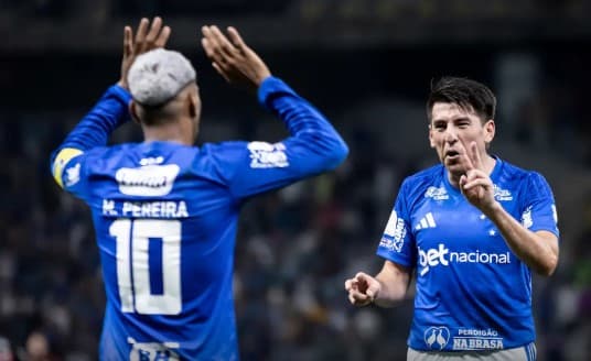 Cruzeiro vence Flamengo e Palmeiras agradece no Brasileirão