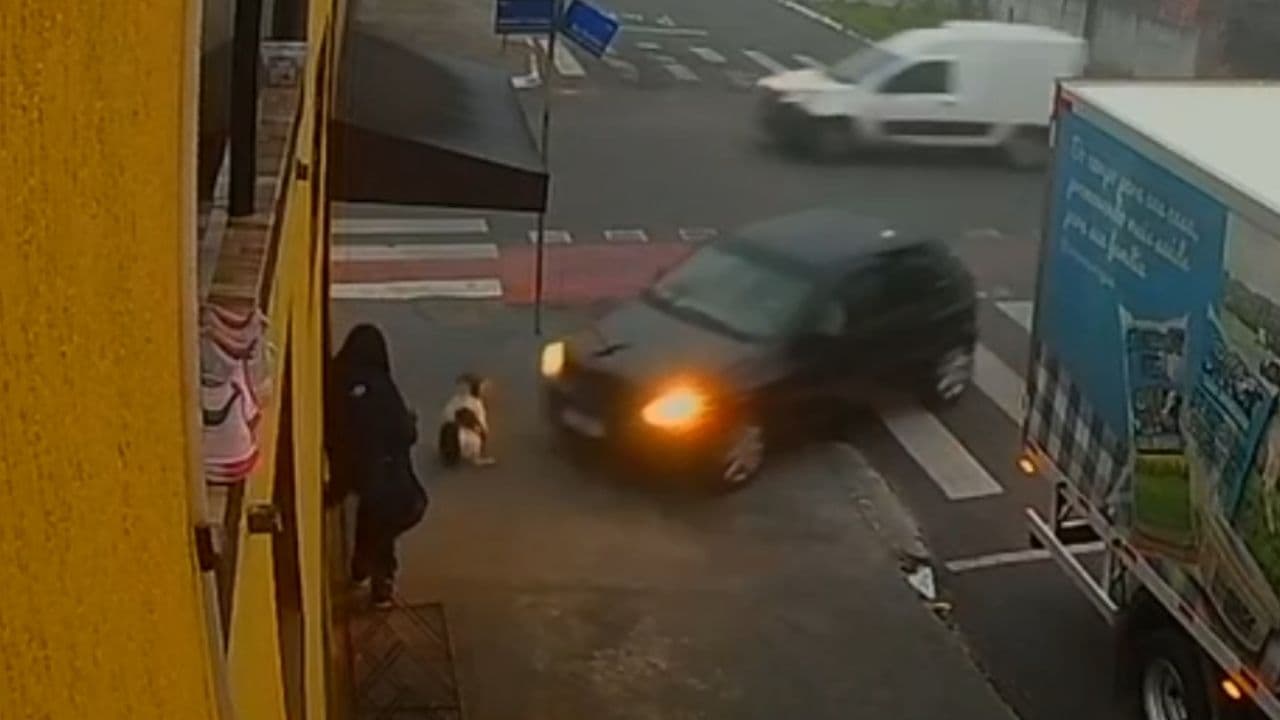 Mulher que jogou carro contra adolescentes em Castro e responderá por tentativa de homicídio