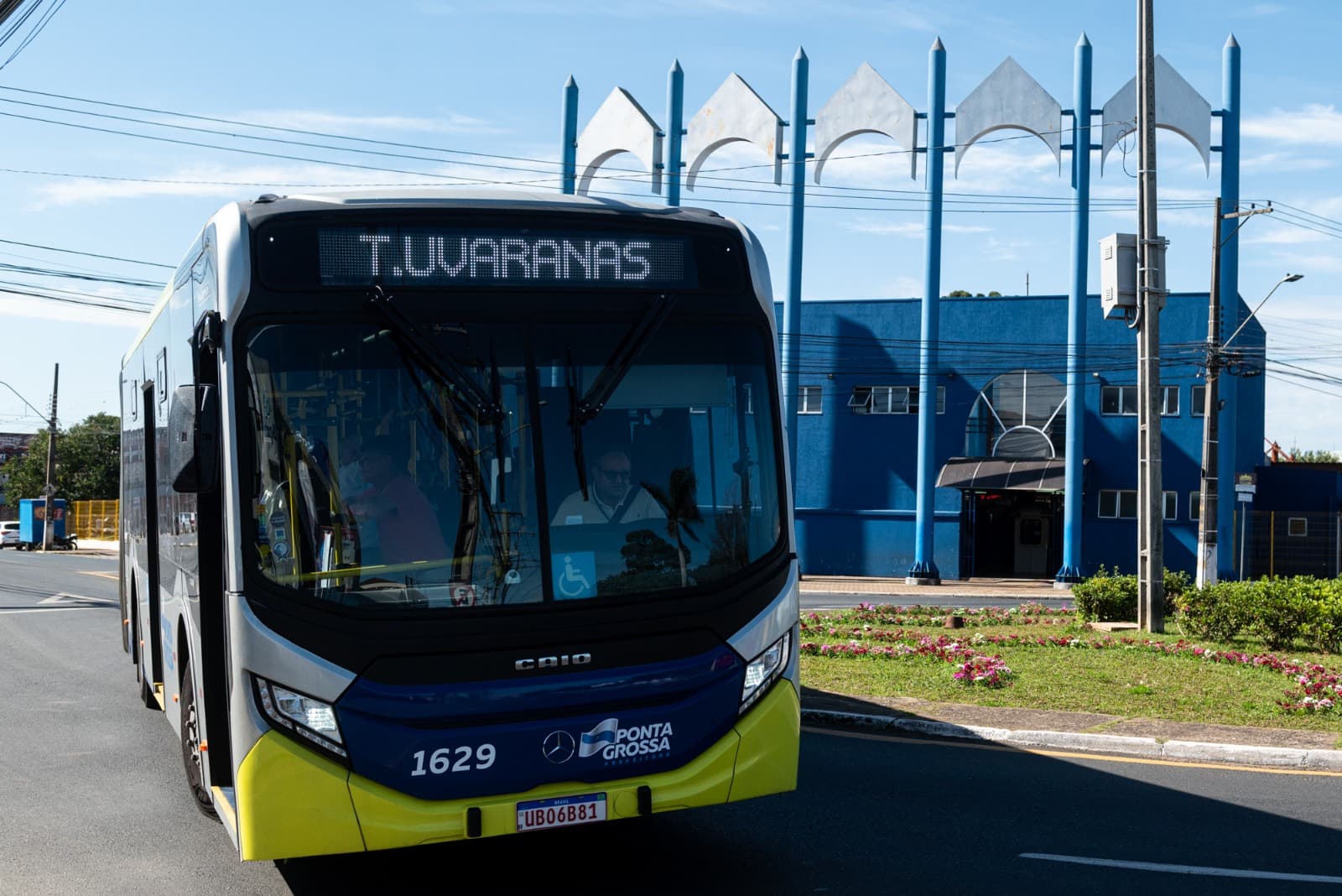 Rota Lilás leva orientação a passageiras em Ponta Grossa