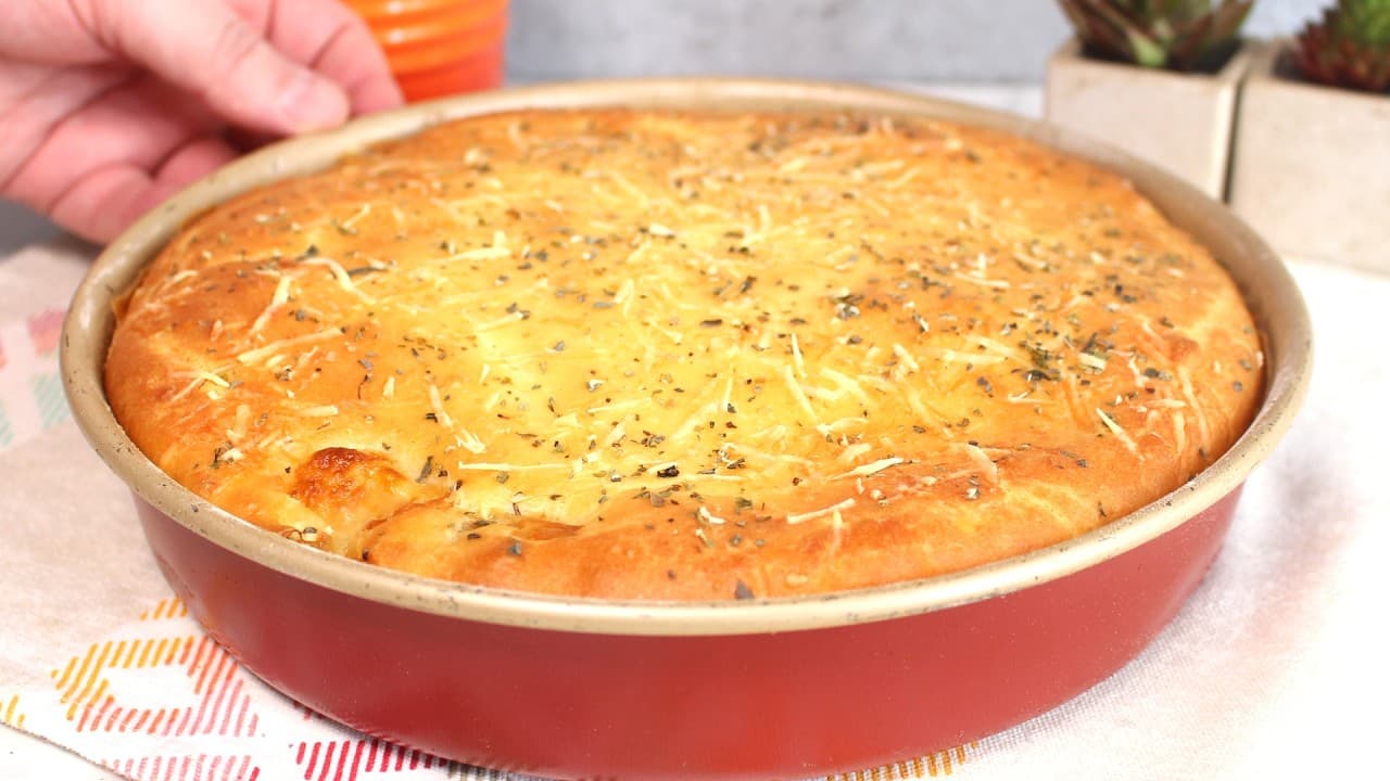 Torta cremosa de cebola com queijo: receita fácil
