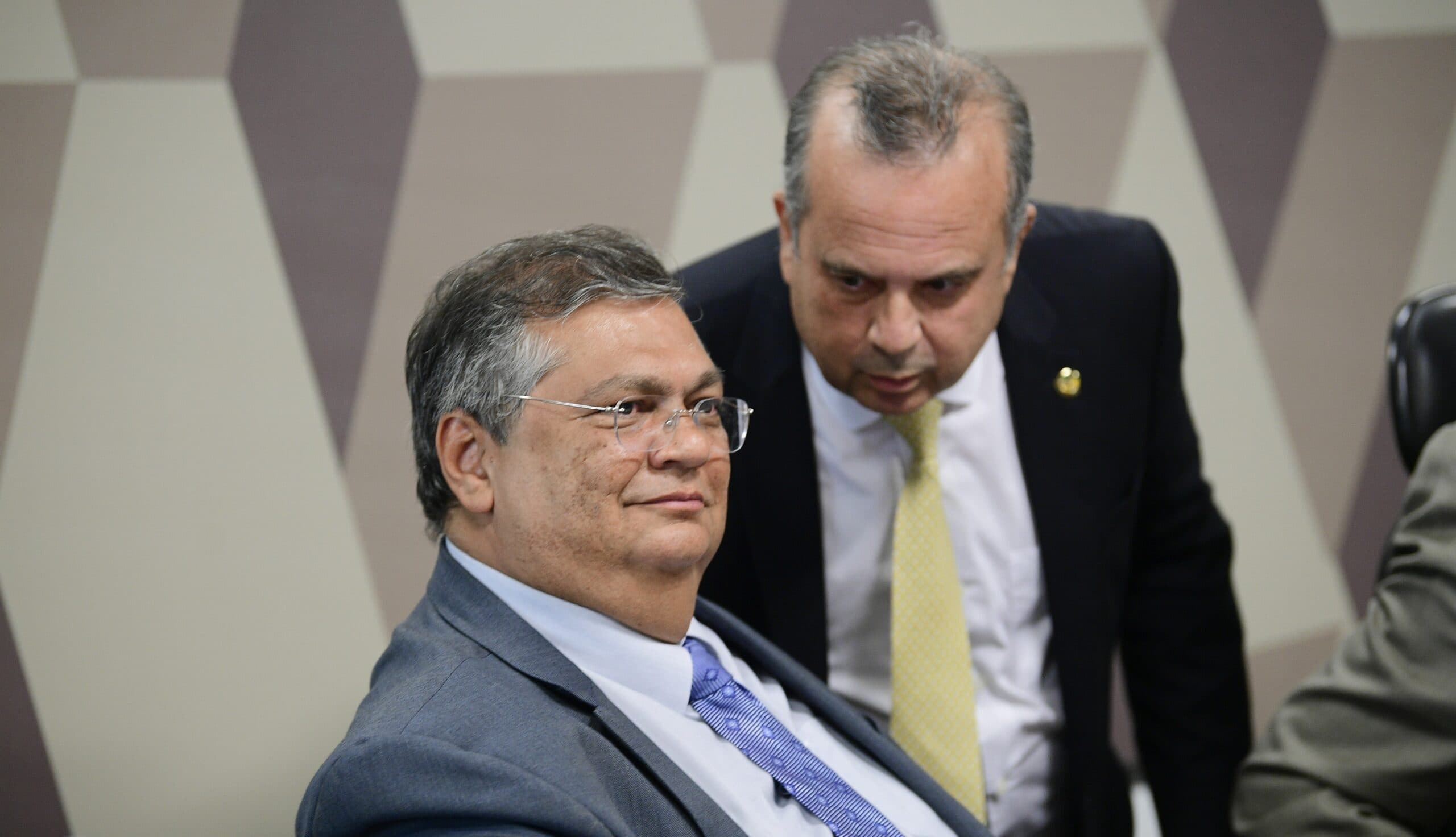 Senador propõe reforma para limitar poderes do STF