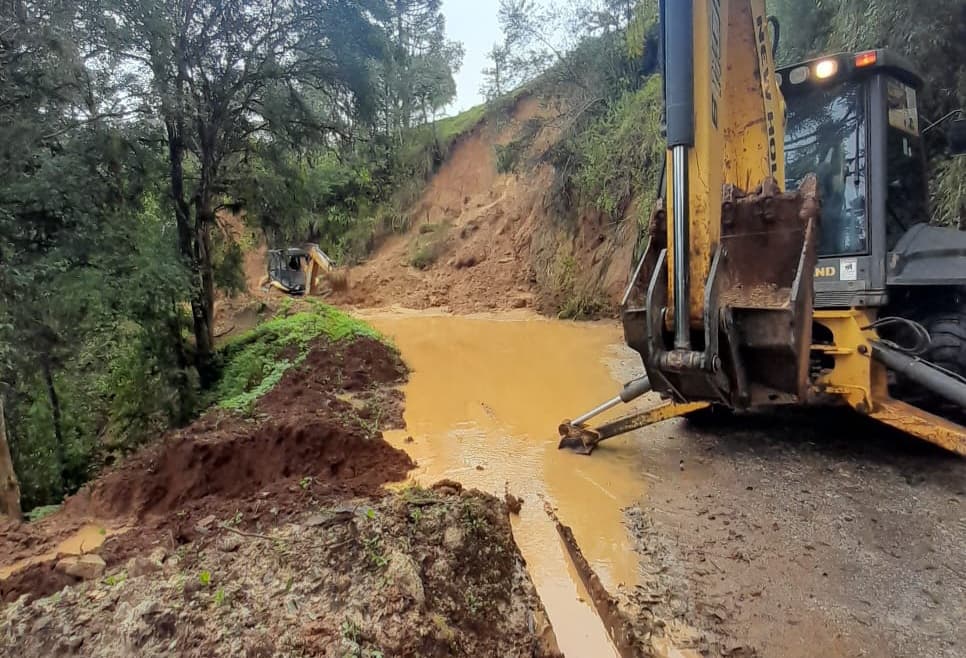 Transporte escolar e aulas na zona rural são suspensas em Castro; Decreto de Emergência é avaliado