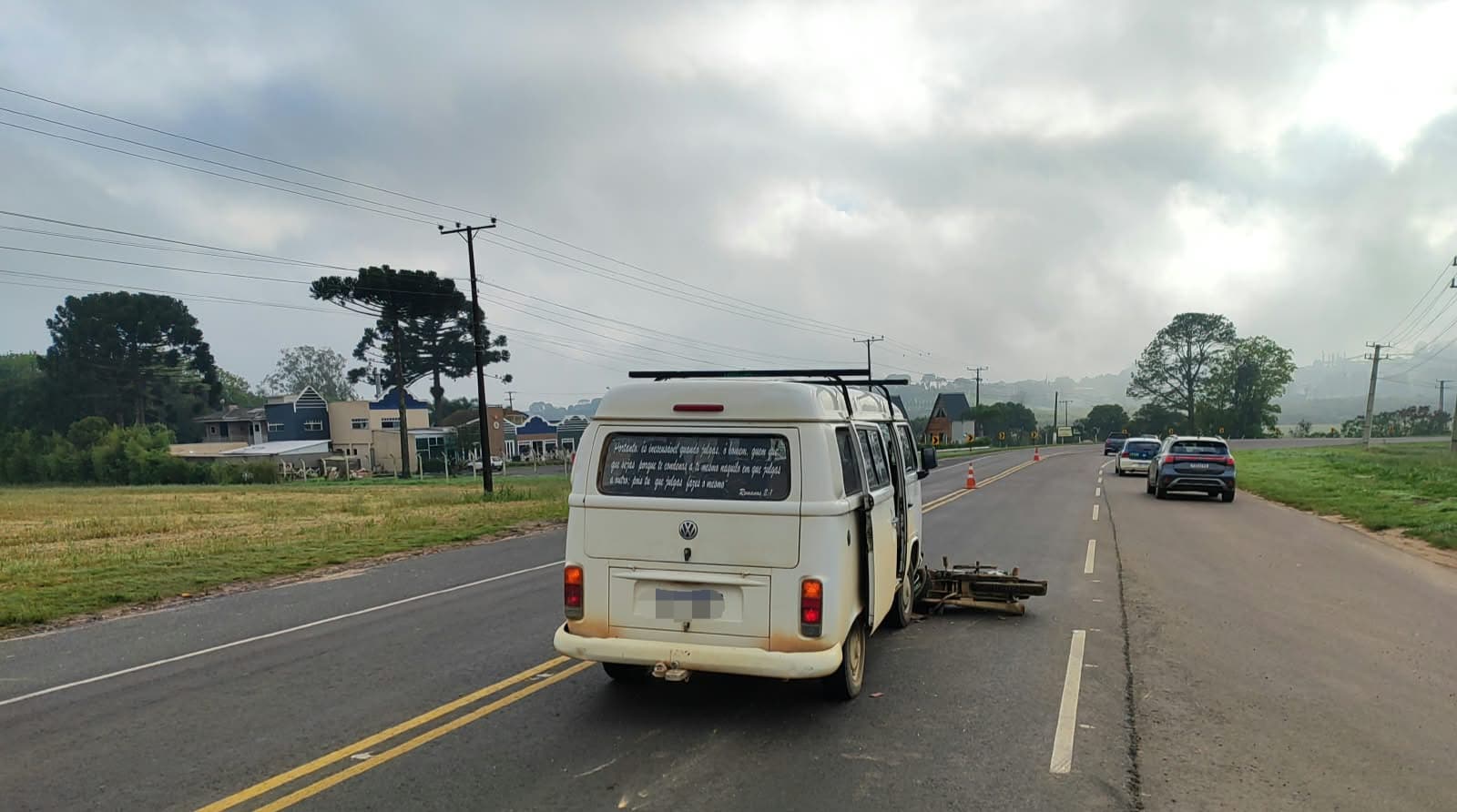 Colisão frontal deixa motociclista ferido na PR-340 em Castro