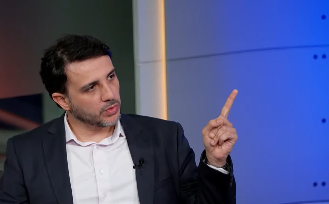 Renan Santos aciona TSE contra reajuste do Bolsa Família