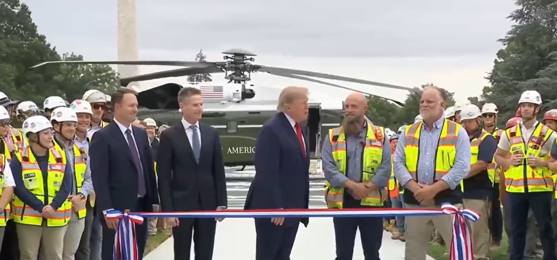 Trump discursa sem microfone após boicote da imprensa