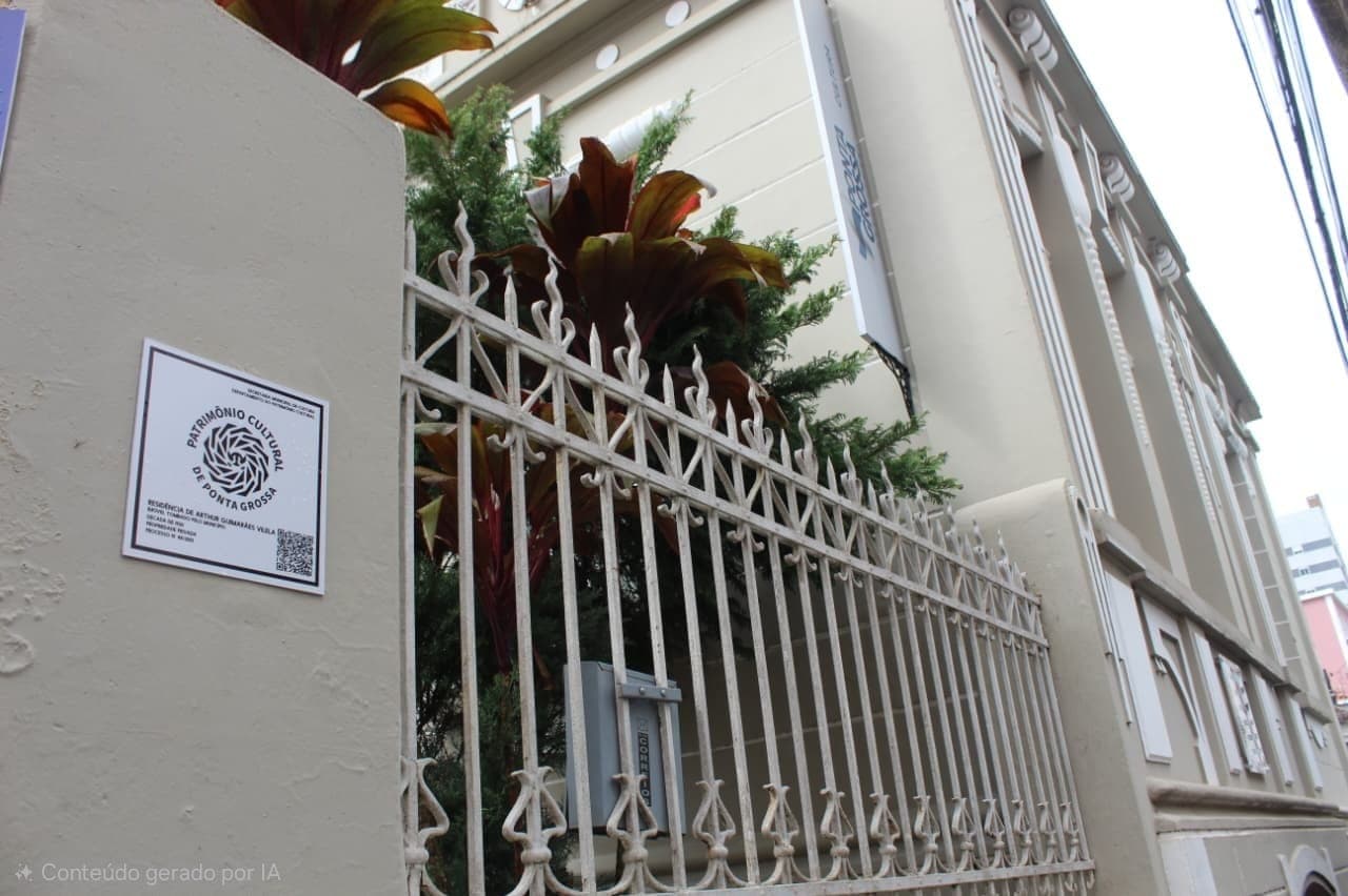 Novas placas com QR Code ampliam acesso ao patrimônio de PG