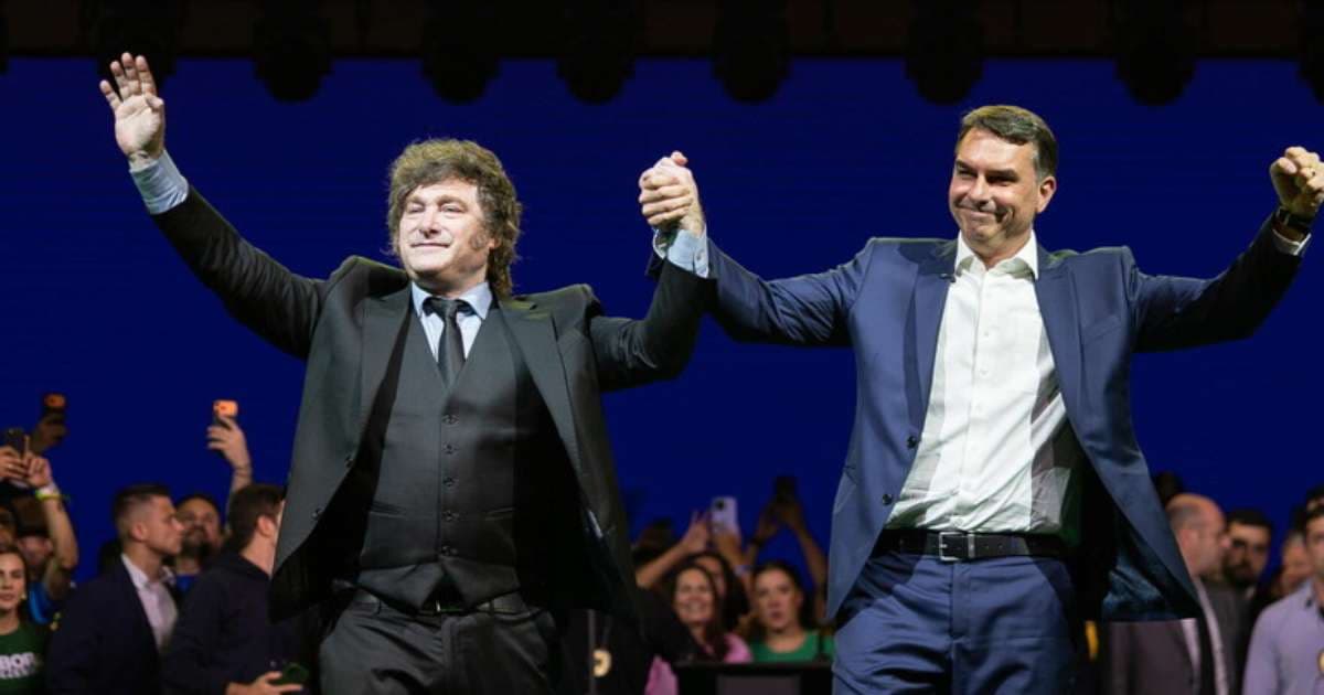 Milei parabeniza Flávio Bolsonaro e chama Lula de comunista