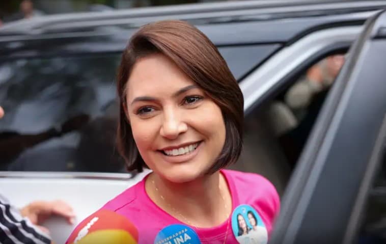 Michelle Bolsonaro é vaiada e rebate eleitora: ‘Eu te amo em Cristo’”