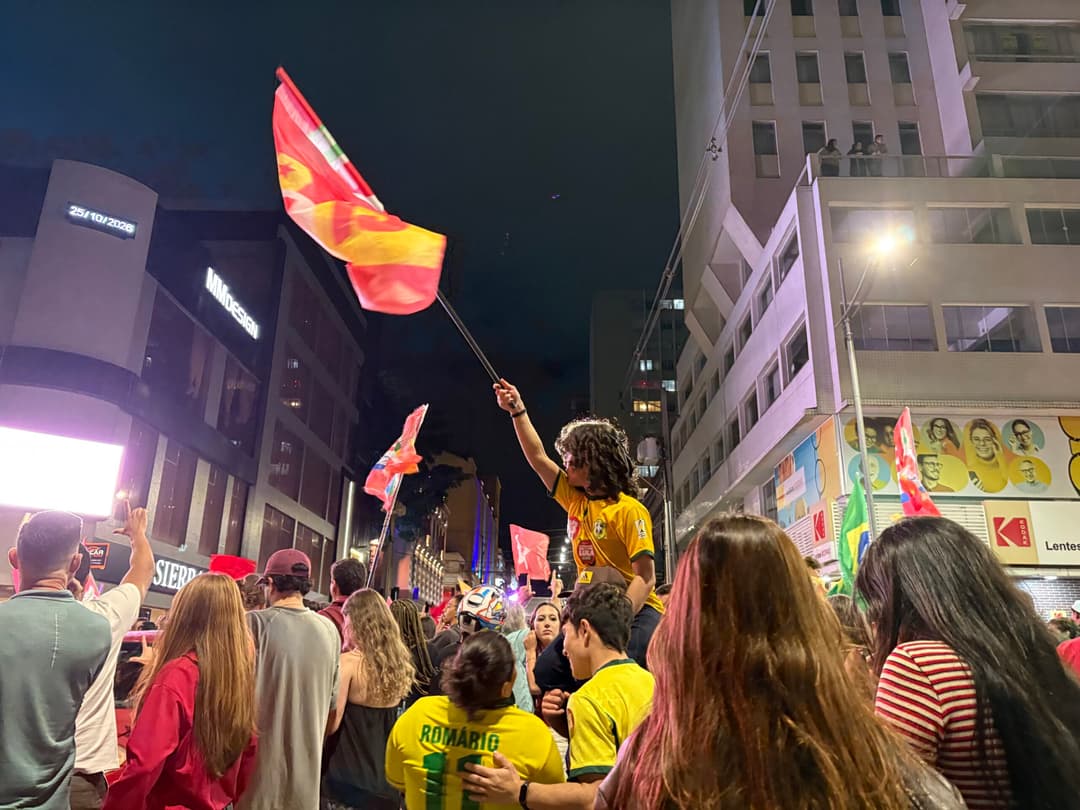 Confira fotos de como foi a comemoração dos apoiadores de Lula em PG