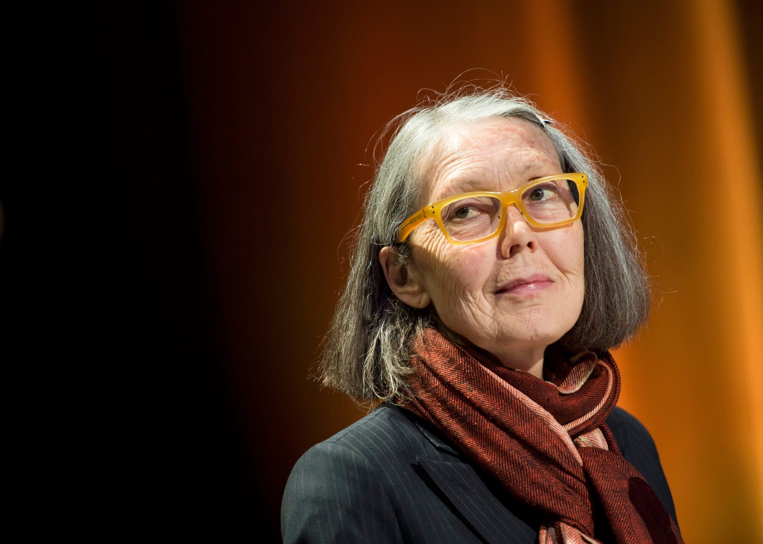 Anne Carson reage ao Nobel: 'Loucos, todos loucos'