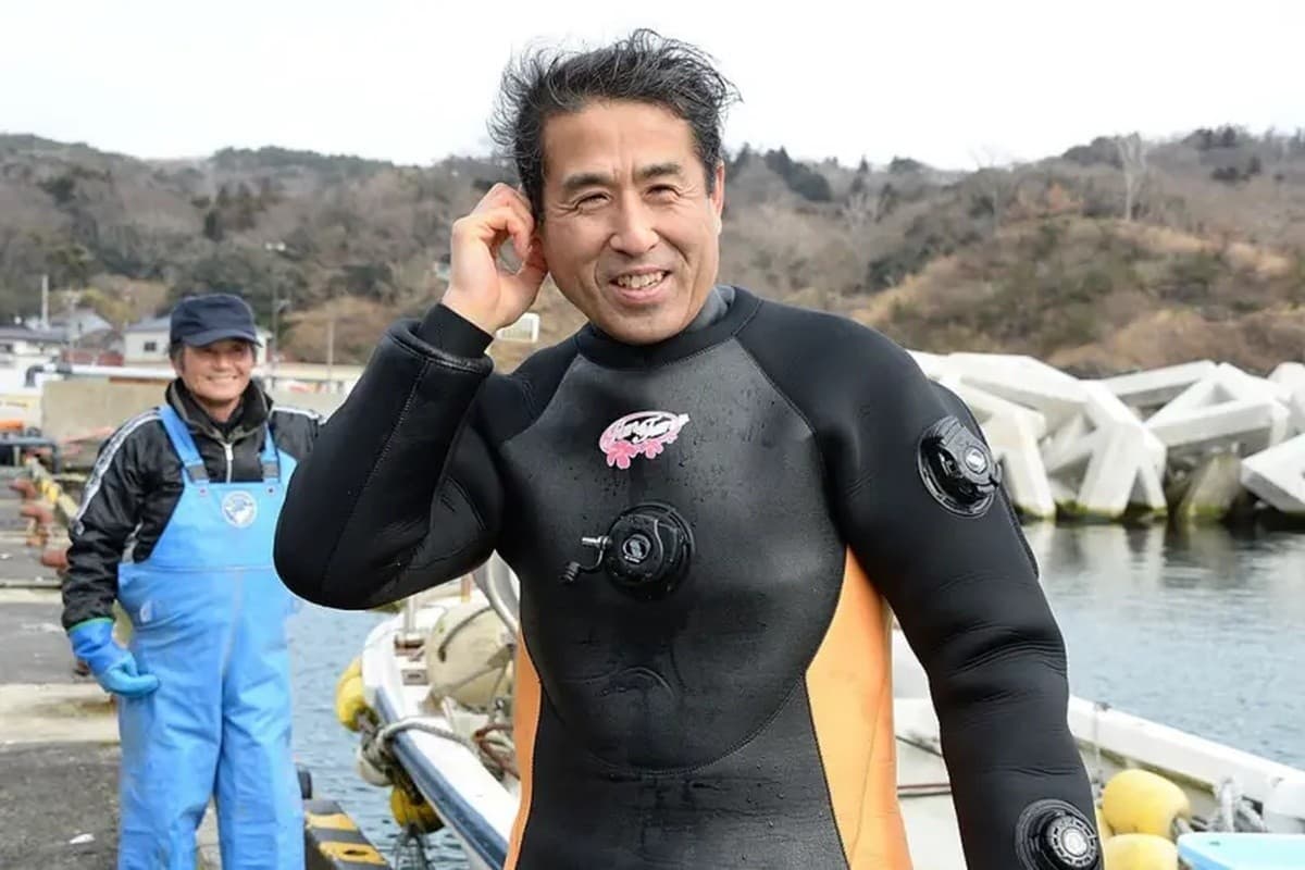 Mergulhador busca esposa perdida em tsunami no Japão