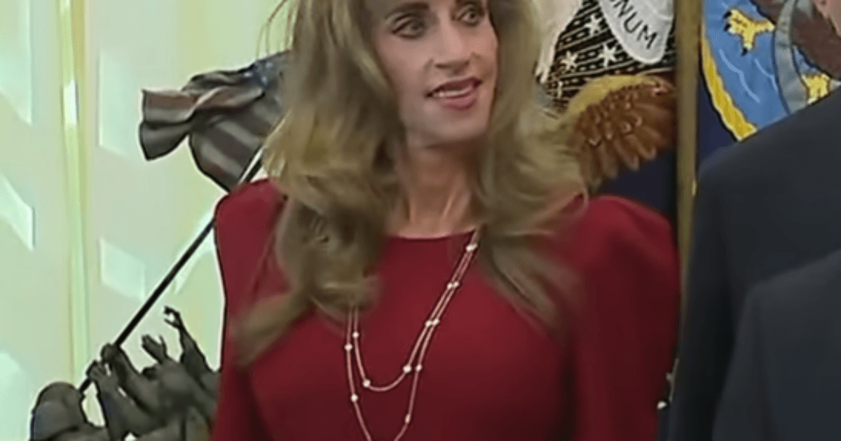 Susan Dell vira alvo de teorias alienígenas após evento