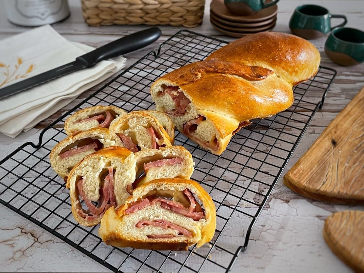 16 receitas com calabresa e queijo para variar o cardápio