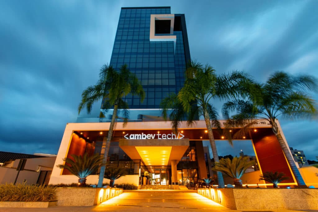 Ambev oferta vagas de emprego em tecnologia no PR