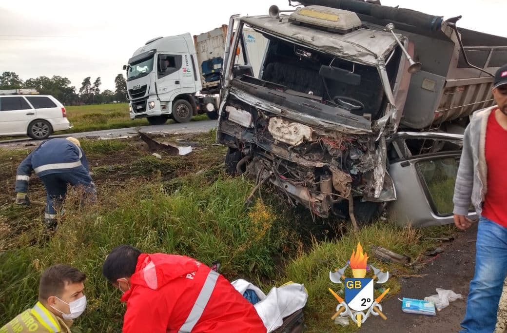 Caminhoneiro tem perna amputada após grave acidente na Br-376
