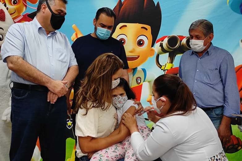 Crianças começam a ser vacinadas contra Covid-19 no Paraná