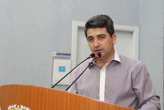 Pastor Ezequiel cobra instalação de semáforos sonoros em PG